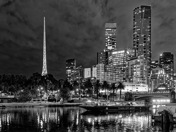 WCC2509_Southbank night lights (Mono)